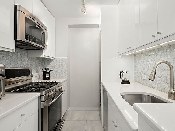 5th image of 7 E 14th St APT 1218
