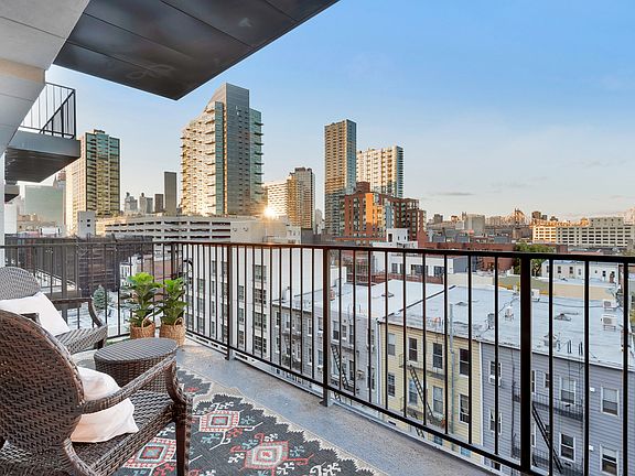 5th image of 5-33 48th Ave Penthouse 2