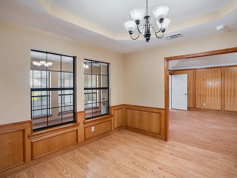 300 E Short St — Photo 11
