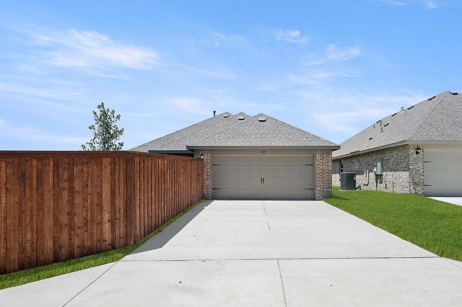 4 bed, 2.0 bath, 1941 sqft, $3,250 — Photo 4