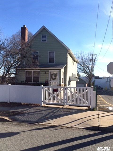 2nd image of 109 Oak St