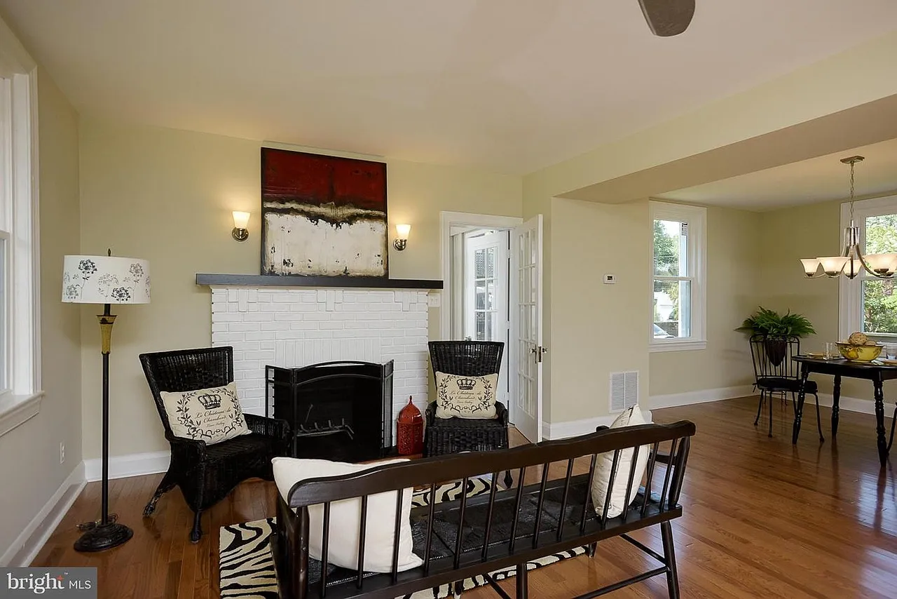 4 bed, 2106 sqft, $3,000 — Photo 3