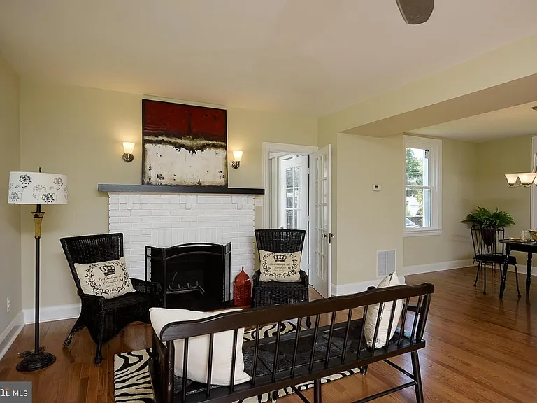 611 Hilltop Rd — Photo 3