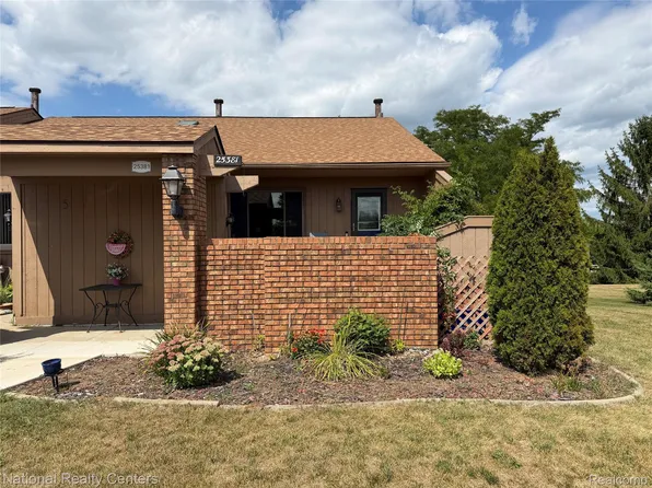 25381 Potomac Dr #6, South Lyon, MI 48178