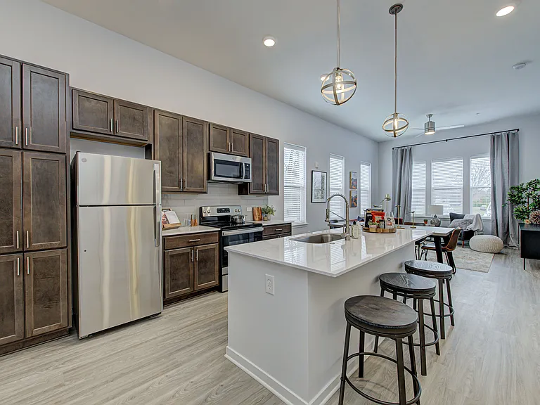 Pullman Pointe — Photo 27