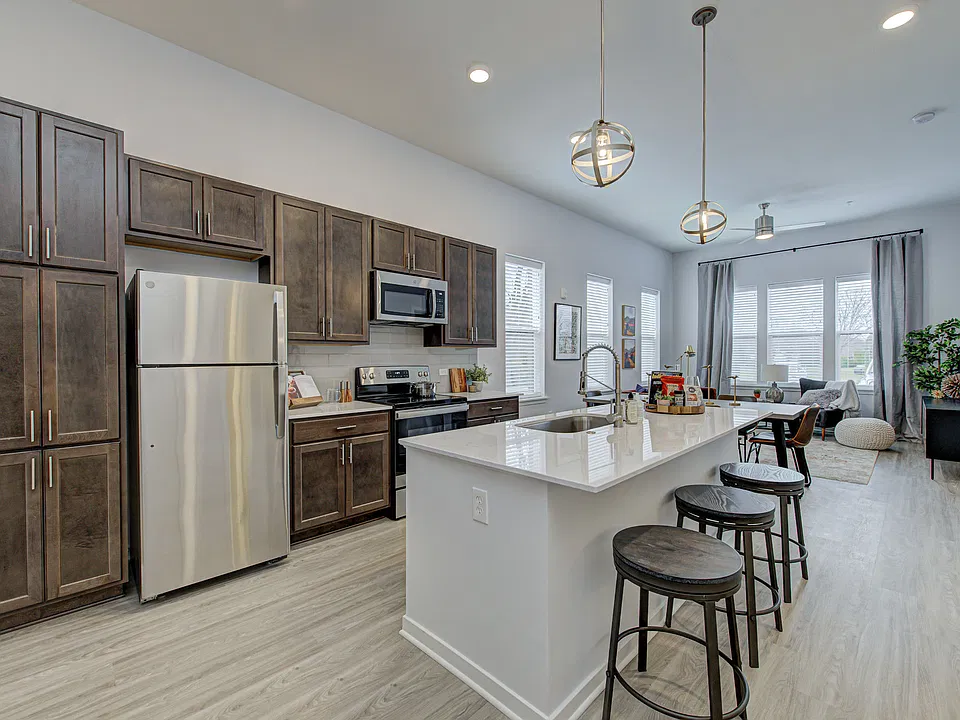 Pullman Pointe