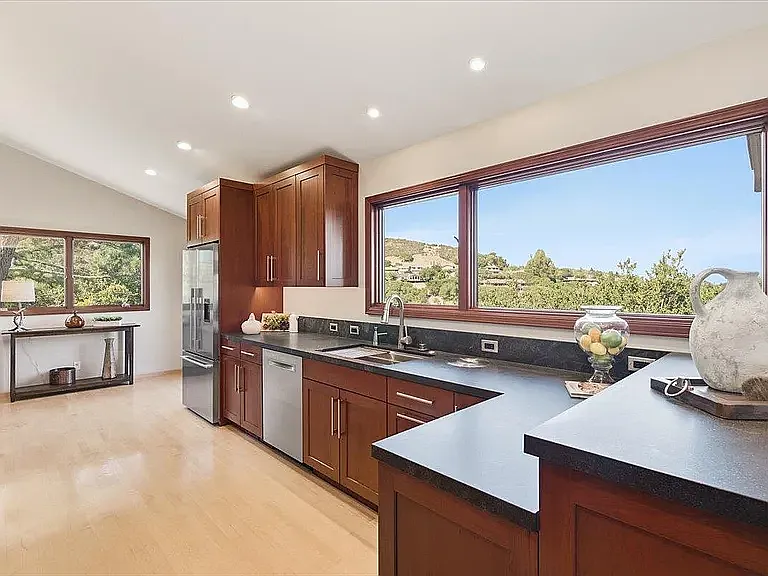 3 bed, 2497 sqft, $8,000 — Photo 1
