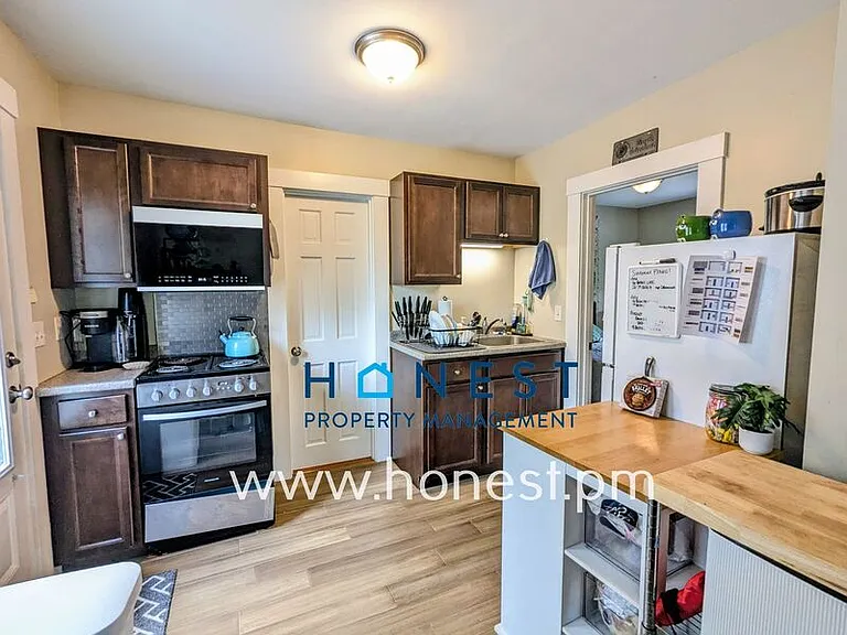 18 Warren St #2 — Photo 1