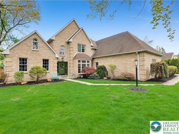 1860 Rosewood Dr, Bethlehem, PA 18017