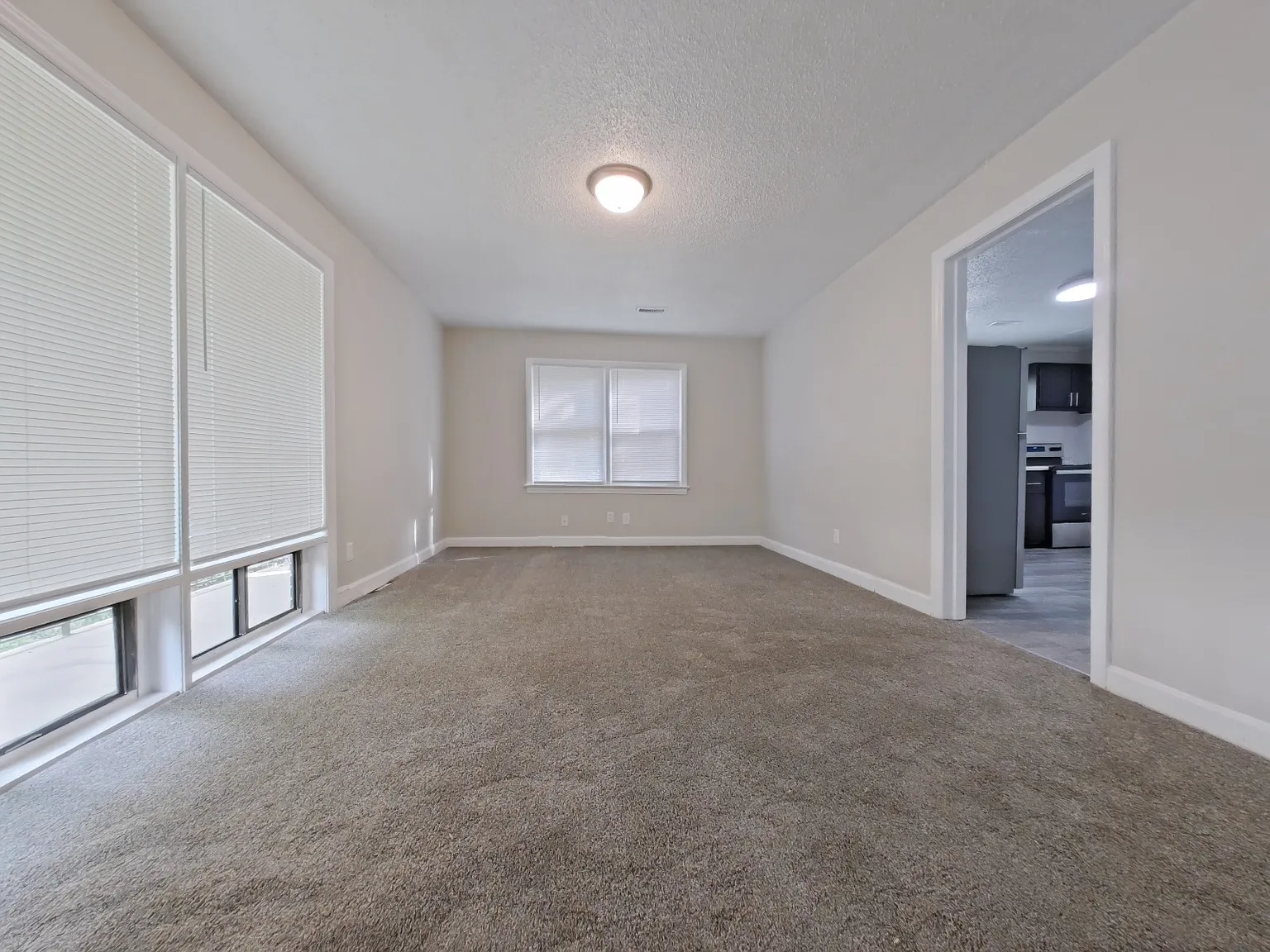3 bed, 962 sqft, $1,325 — Photo 4