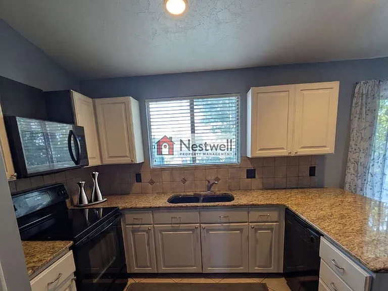 1637 W Crystal Ridge Dr — Photo 4
