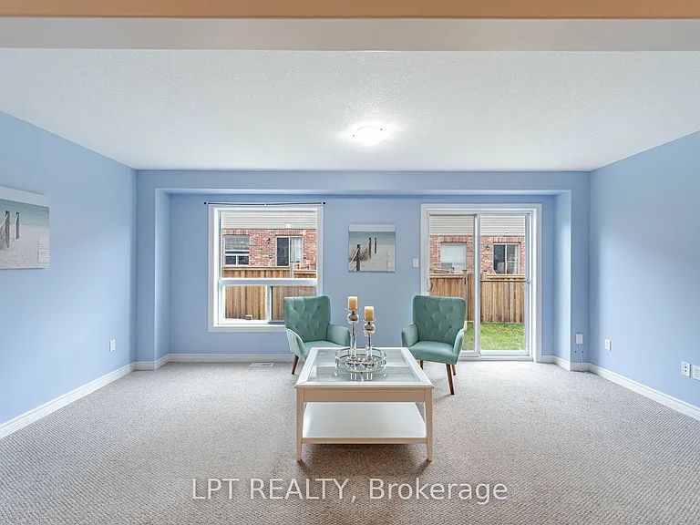 124 Parkinson Cres #15 — Photo 3