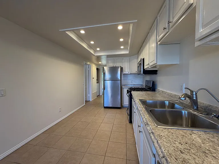 2623 Calle Del Comercio — Photo 5