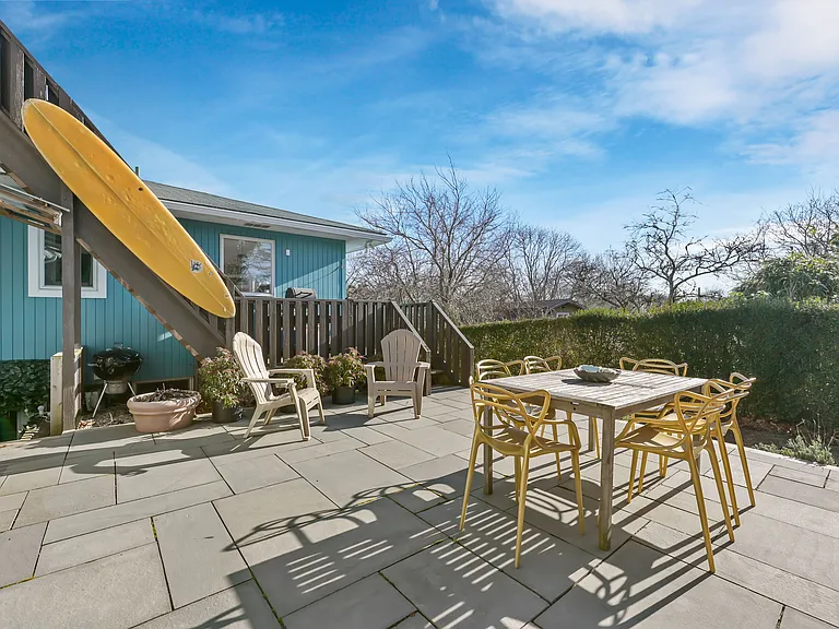 75 Bryan Rd — Photo 26
