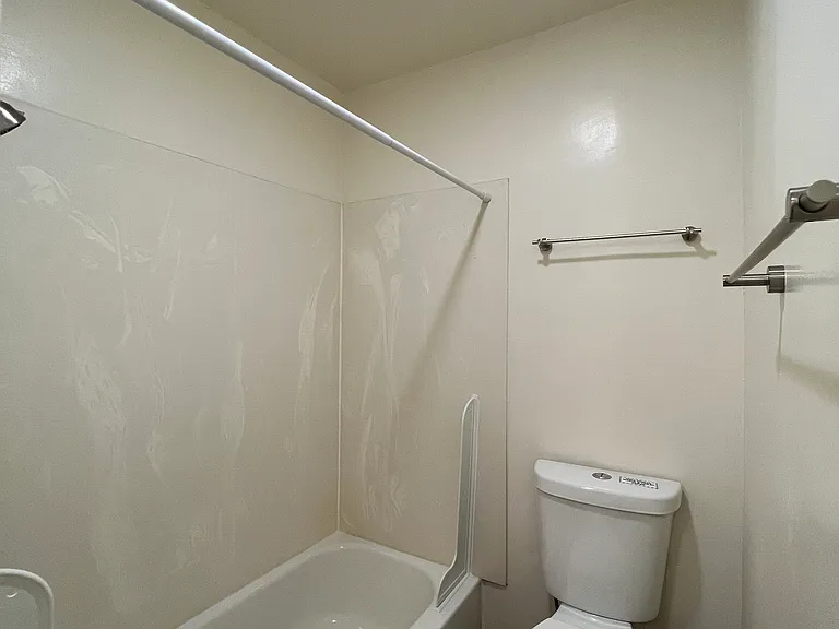 2541-2569 Le Conte Ave — Photo 23