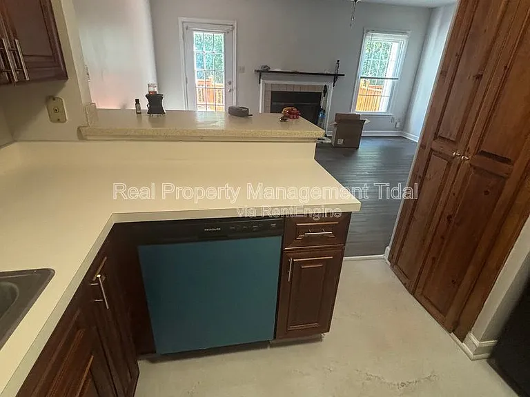 610 Guy Ln — Photo 13