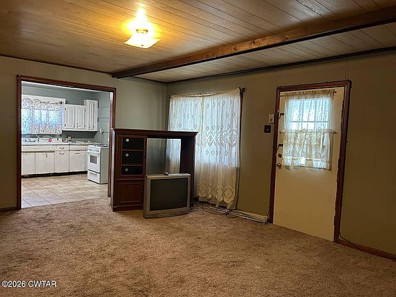 5th image of 383 D St