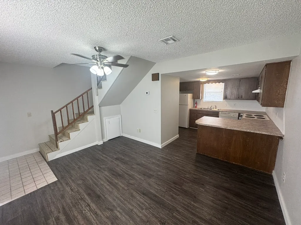 Pleasant Valley Apartments - 12 — Photo 3
