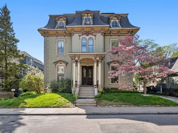 31 Alveston St, Jamaica Plain, MA 02130