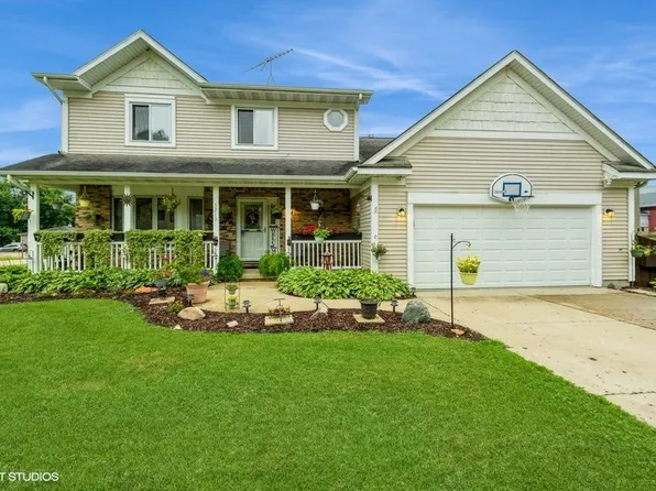 5213 W Flanders Rd, McHenry, IL 60050