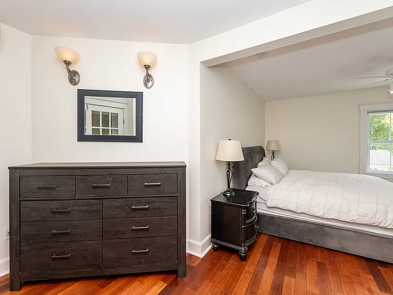 301 Richards Ave — Photo 16