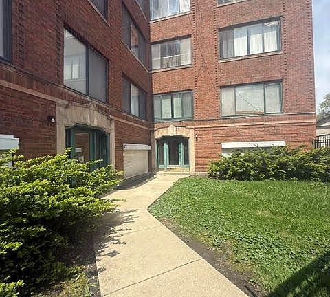 2nd image of 8008 S Ridgeland Ave #2A
