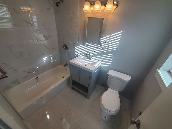 2nd image of 3511 Forest Ave #305
