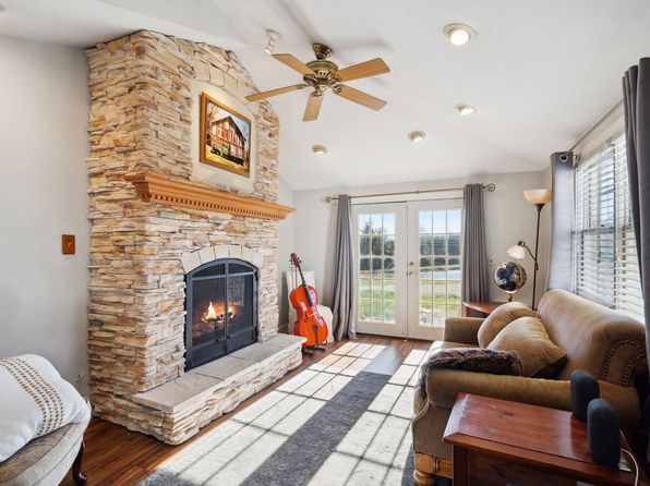 9904 Georgetown Dr, Pilot Grove, MO 65276