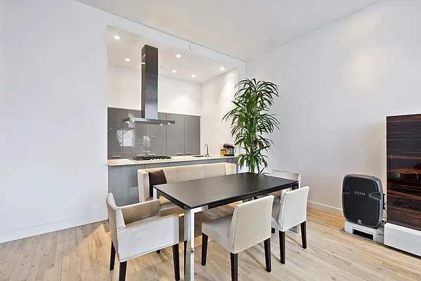 Sold by Nest Seekers International | media 14