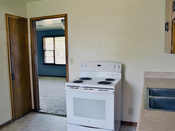 5th image of 405 W Emporia Ave