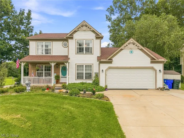 803 Collins Pond Dr, Ravenna, OH 44266