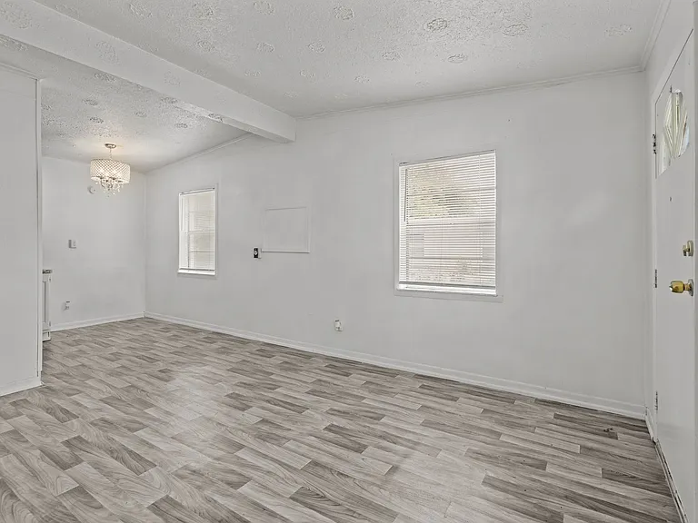 20 Rollins Ave — Photo 5