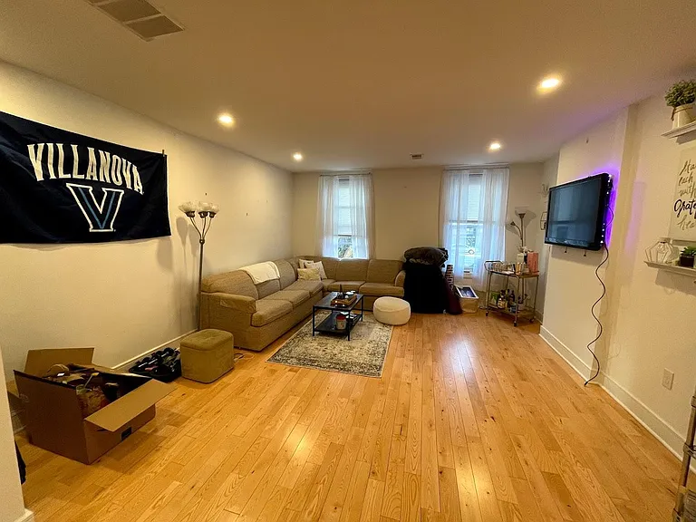 153 Dupont St #2 — Photo 6