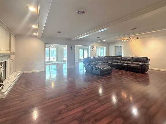 5th image of 120 Bellaire Ave