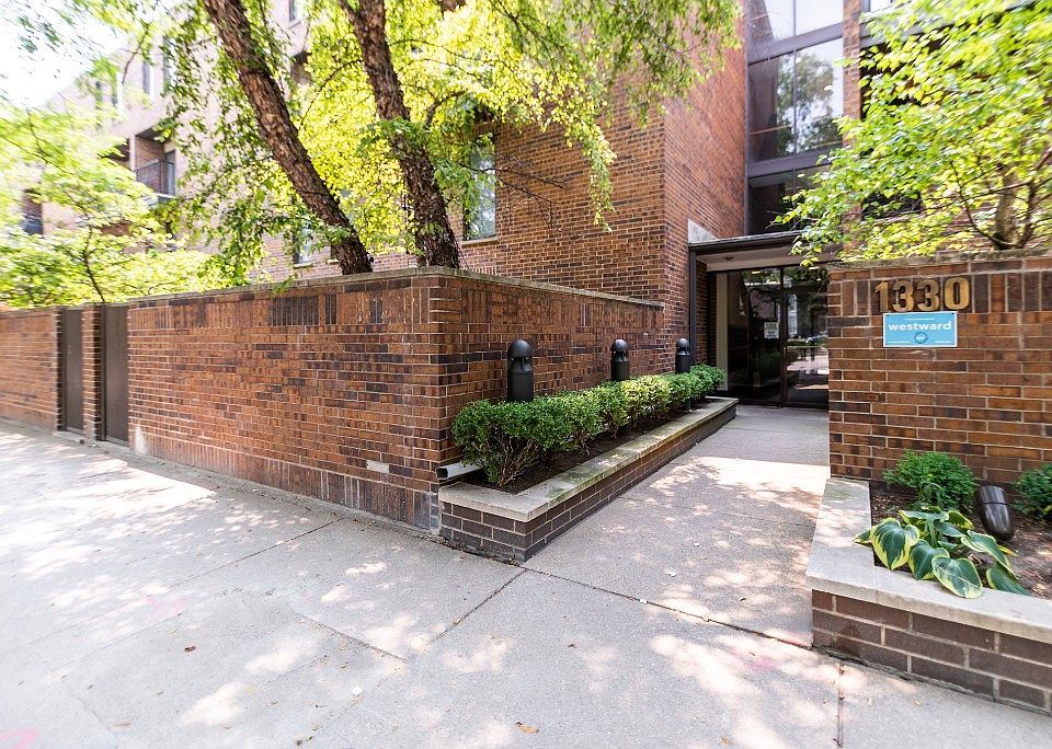 1st image of 1330 N Lasalle St #303