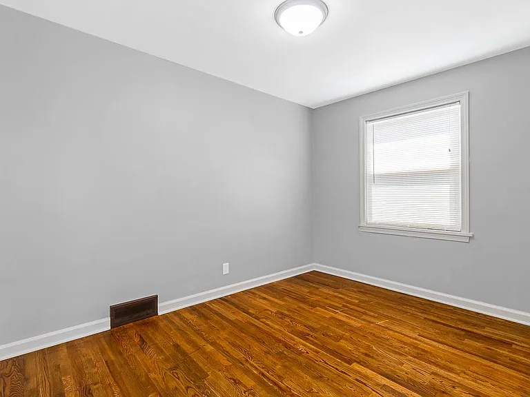 212 Cornelia Ave NE — Photo 8