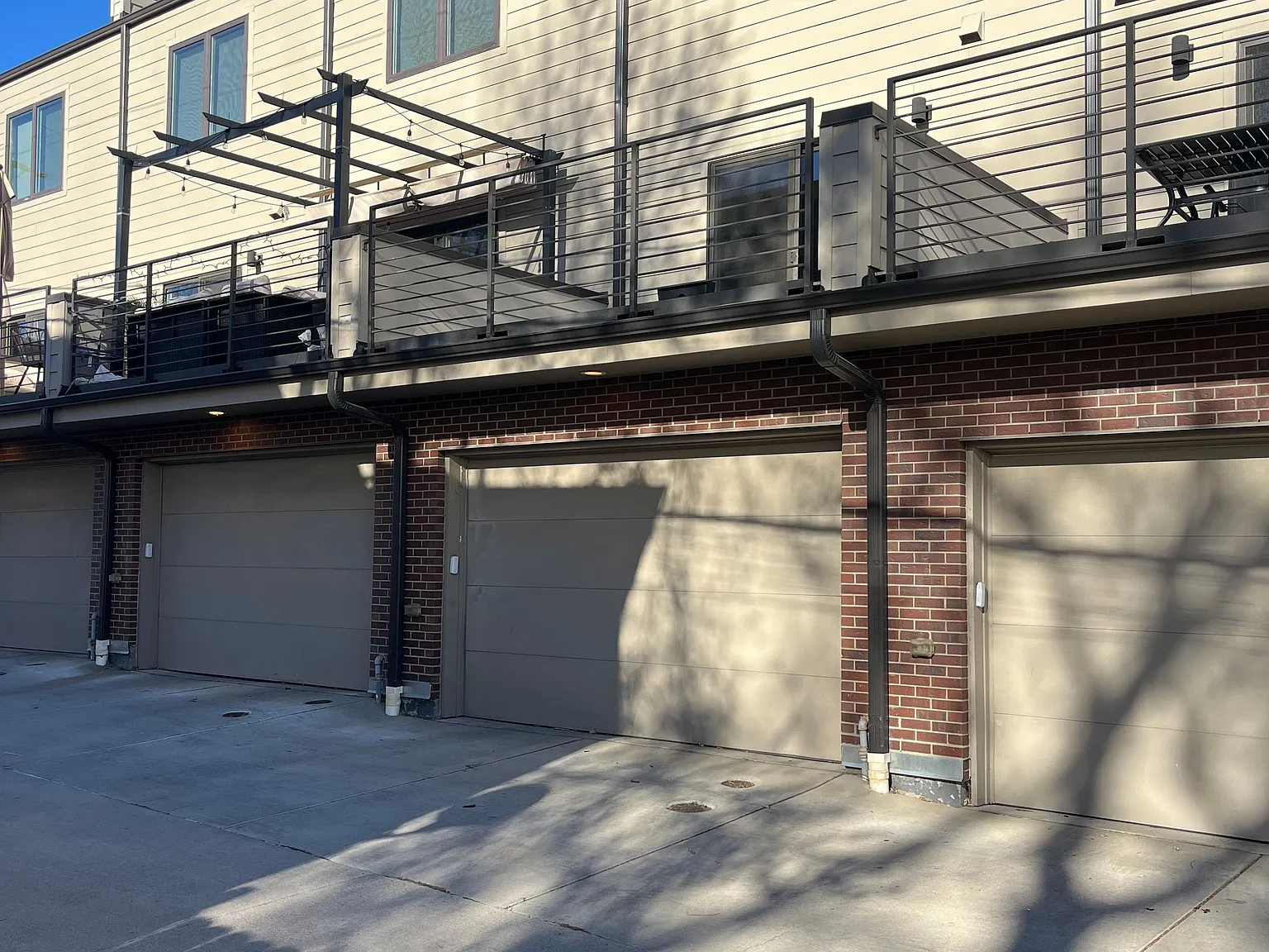 2 bed, 1.5 bath, 1165 sqft, $3,100 — Photo 4