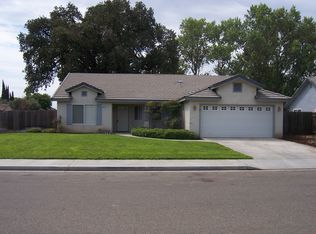 1061 W Audubon Rd, Hanford, CA 93230