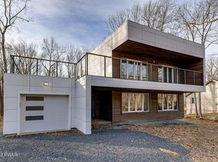 108 Gaskin Dr, Lords Valley, PA 18428