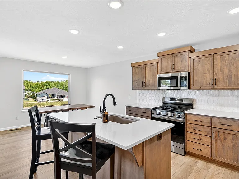 556 Spring Meadow Dr — Photo 22