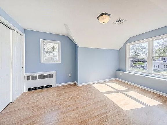 4th image of 139 Jay St