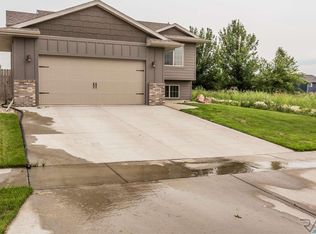 4207 S Grinnell Ave, Sioux Falls, SD 57106