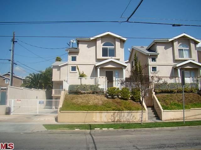 1st image of 3049 W 104th St
