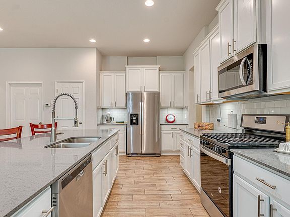 3rd image of 1009 Goldilocks Ln