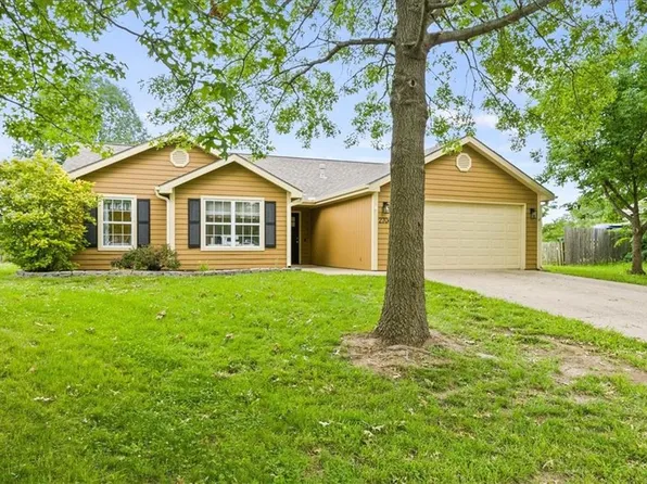 2704 Ann Ct, Lawrence, KS 66046