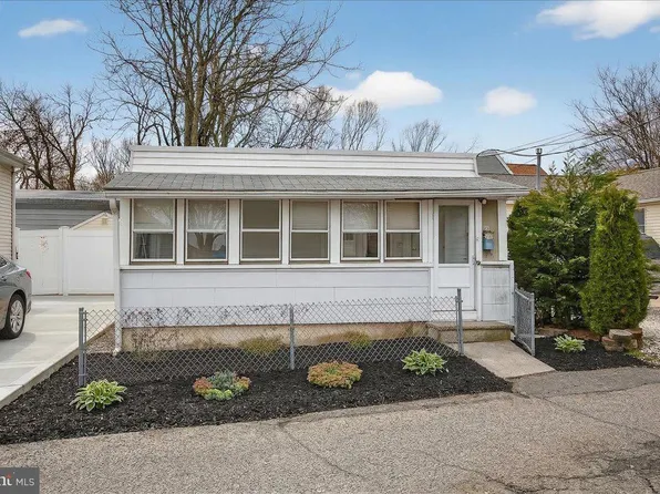 90 Washington Ave, Keansburg, NJ 07734