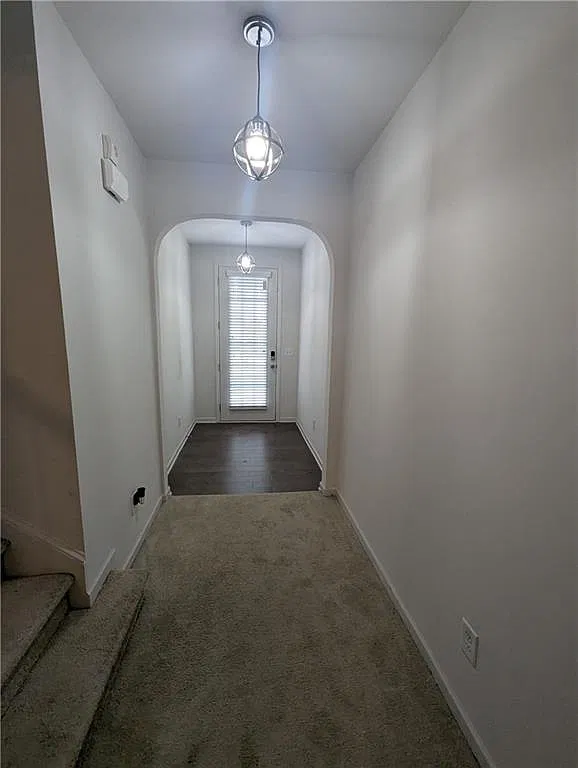 3 bed, 2.5 bath, 1944 sqft, $2,400 — Photo 2
