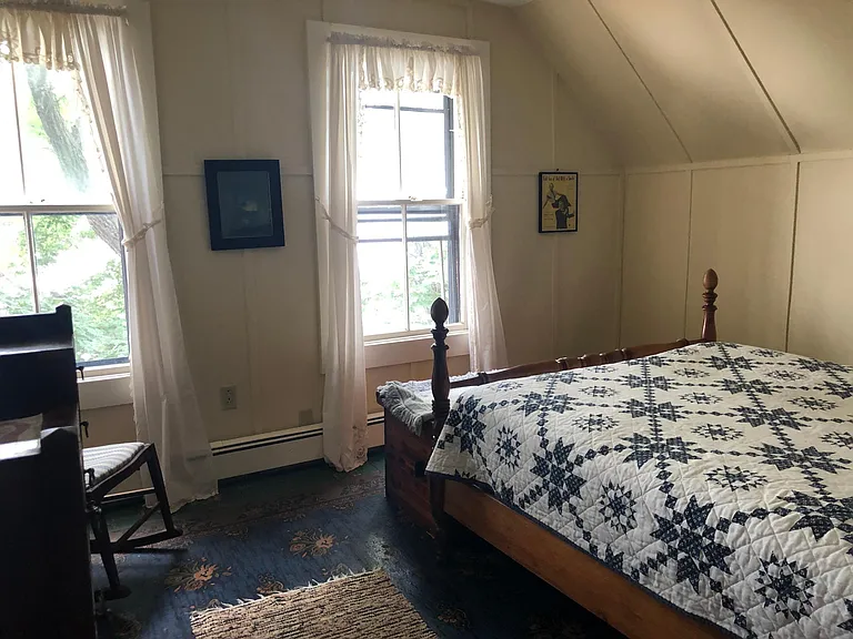Second floor queen bedroom