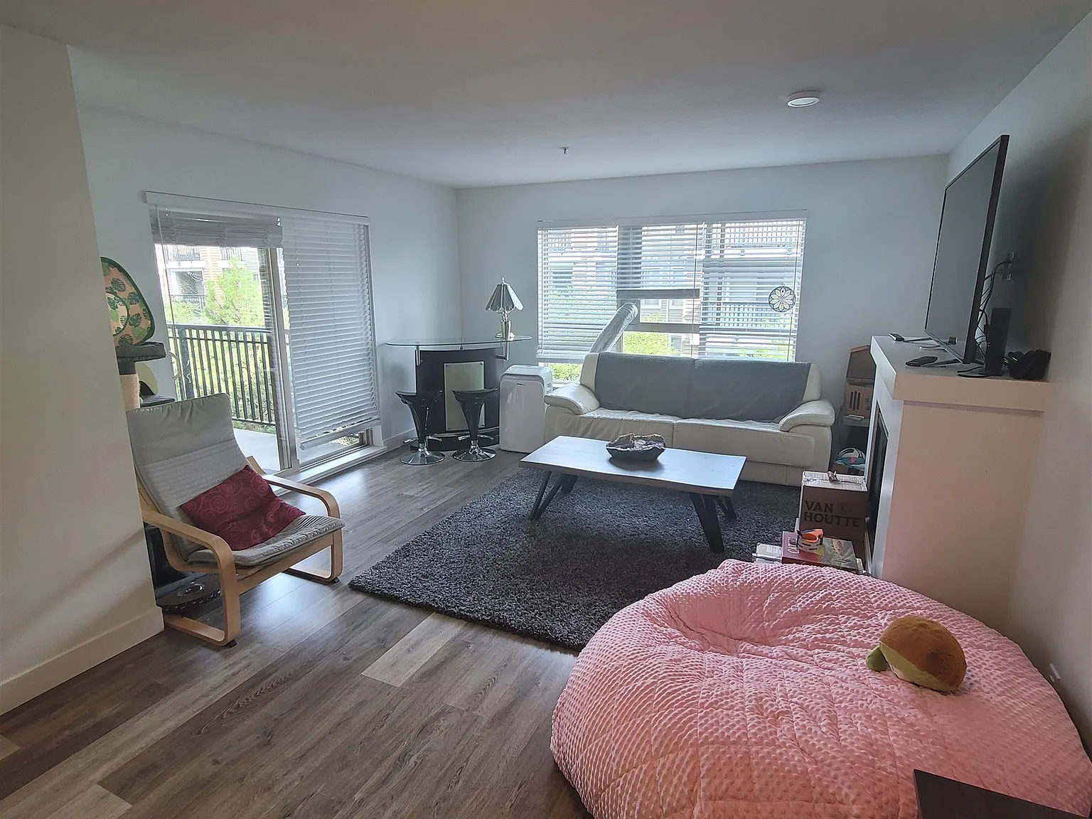 2 bed, 905 sqft, $2,650 — Photo 3