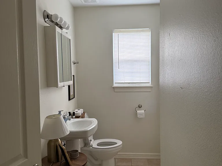 906 NW A St #1 — Photo 15